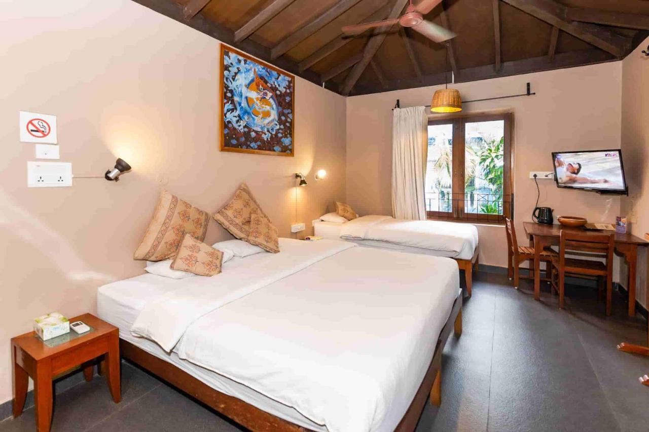 Fiesta Beach Resort Baga Exterior photo