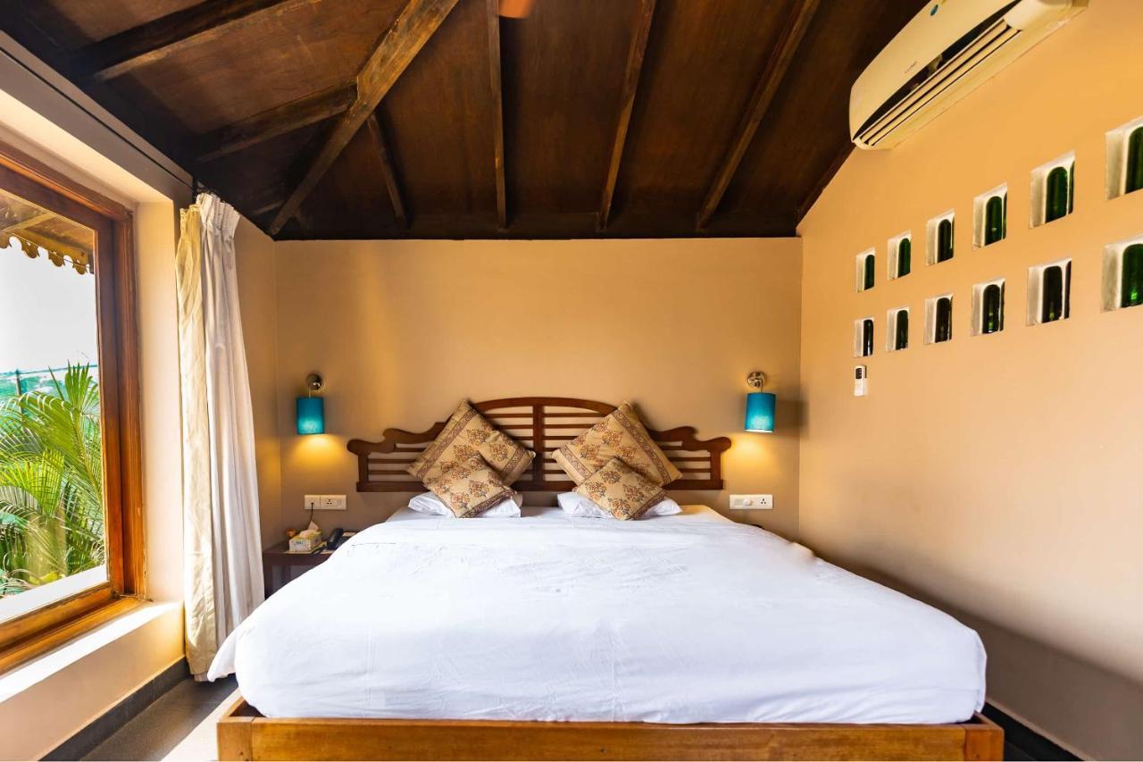 Fiesta Beach Resort Baga Exterior photo