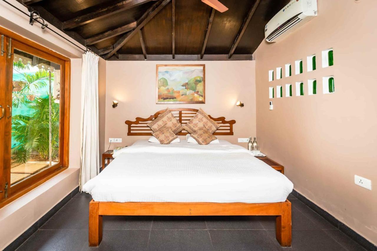 Fiesta Beach Resort Baga Exterior photo