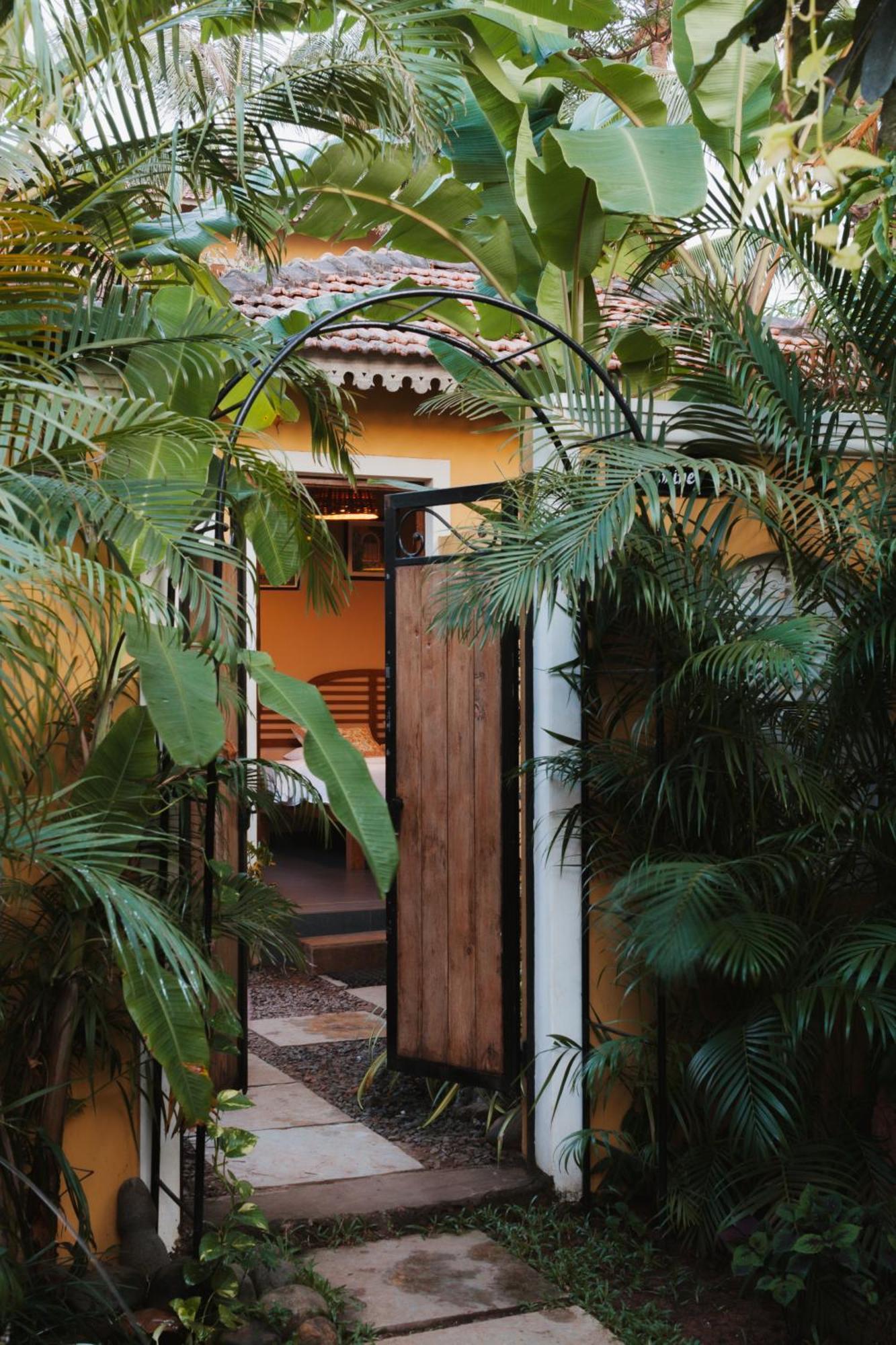 Fiesta Beach Resort Baga Exterior photo